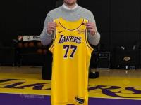 东契奇迎来十赛季高光表现，西班牙队球迷沸腾！的简单介绍