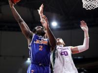  排球常规赛掀起高潮，西城旋风队绝杀川蜀麒麟队，老将里程碑之夜——防守强度拉满